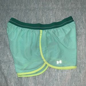 5/25$ Under Armour women's running shorts green XL